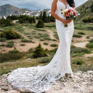 Elegant White Lace Wedding Dress